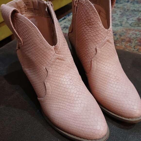 Womens Size 8 pink booties - Picture 2 of 10